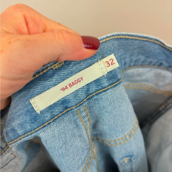 Levi’s light wash distressed ‘94 baggy jean - Picture 8 of 8